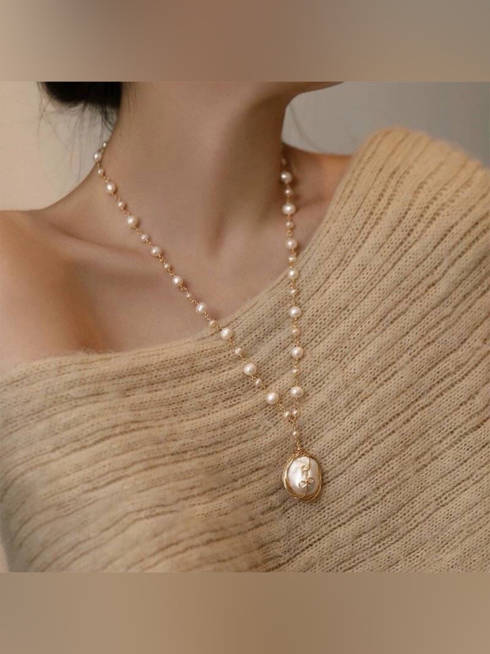 Baroque Pearl Pendant Long Necklace Gold Tone - Picture 4 of 6